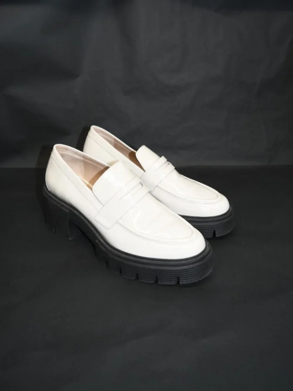 $550 STUART WEITZMAN SOHO LOAFERS PLATFORM SLIP ON SHOES PATENT IVORY 9 (PD17)